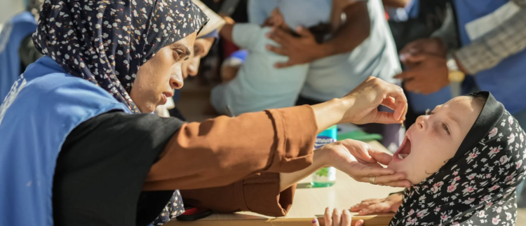 OMS: Se pospone la fase final de la campaña de vacunación contra la polio en Gaza mientras se intensifica el conflicto