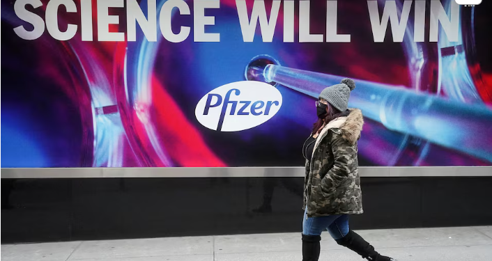 Kansas acusa a Pfizer de engañar al público sobre la vacuna COVID en una demanda (junio 2024)