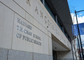 Harvard despide al director del Centro FXB para la Salud y los Derechos Humanos