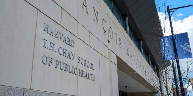 Harvard despide al director del Centro FXB para la Salud y los Derechos Humanos